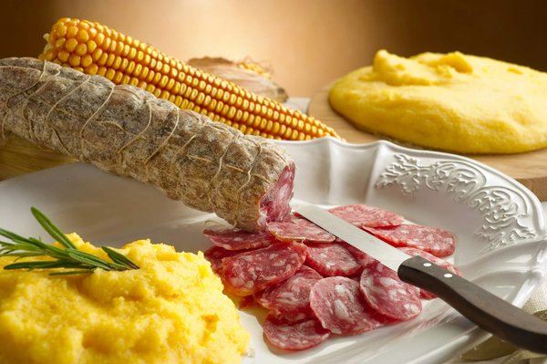 Quelles astuces pour une polenta crémeuse sans beurre ni lait?