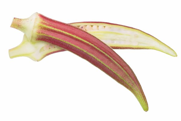 Quelle méthode pour cuisiner un gombo épicé sans viande pour un plat principal végétalien?